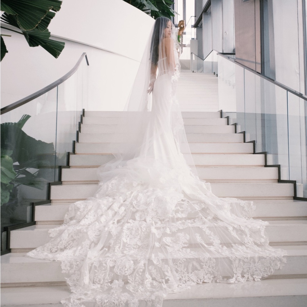 Elegant White Women's Wedding Dress With Train
